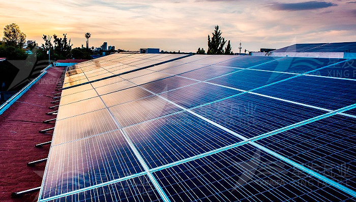 光伏屋面瓦自清潔性能強(qiáng)，防水功能優(yōu)異，簡直是一舉多得！