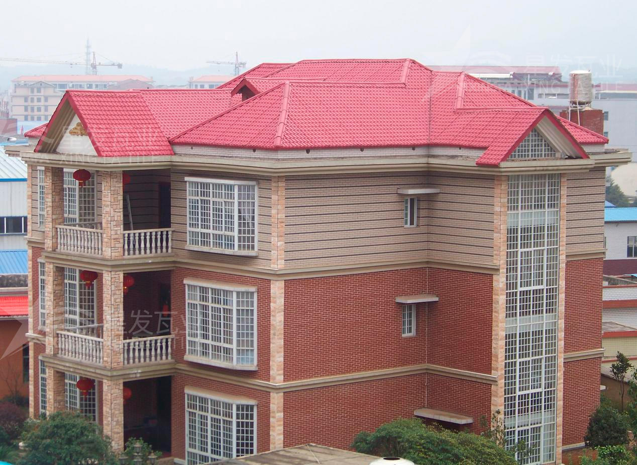 合成樹脂瓦綠色環(huán)保、節(jié)能減排，不會揮發(fā)出有毒的氣味！