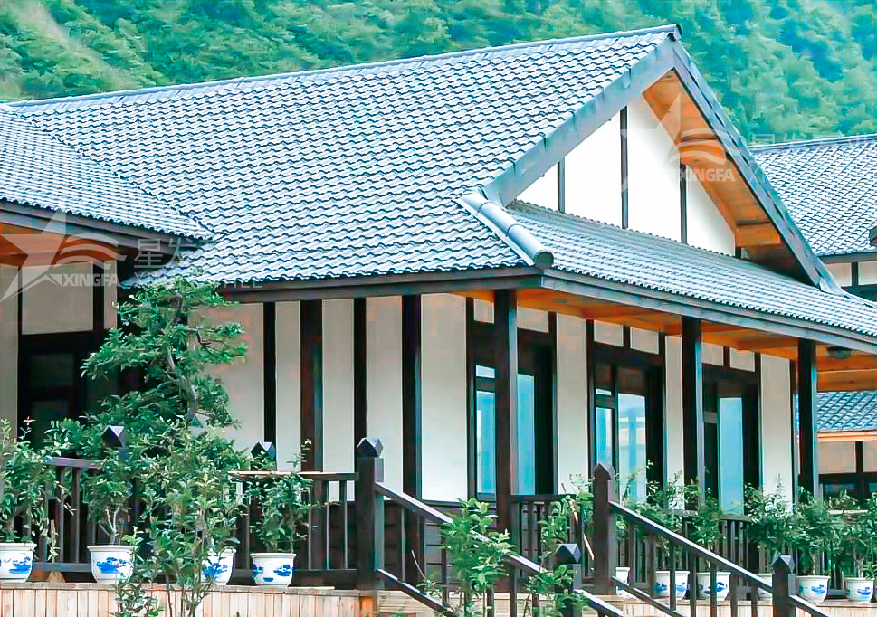 抵御炎炎夏日，用合成樹(shù)脂瓦為涼亭加裝“遮陽(yáng)傘”