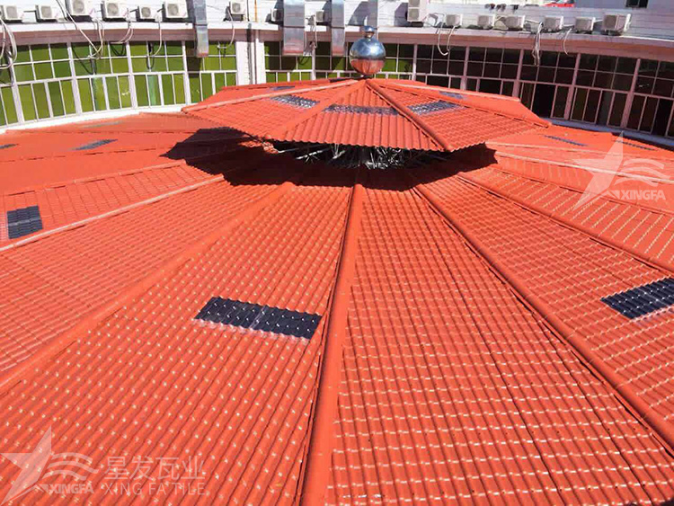 樹脂瓦的灰底和白底之間的比較：價格和質量上有何差異？