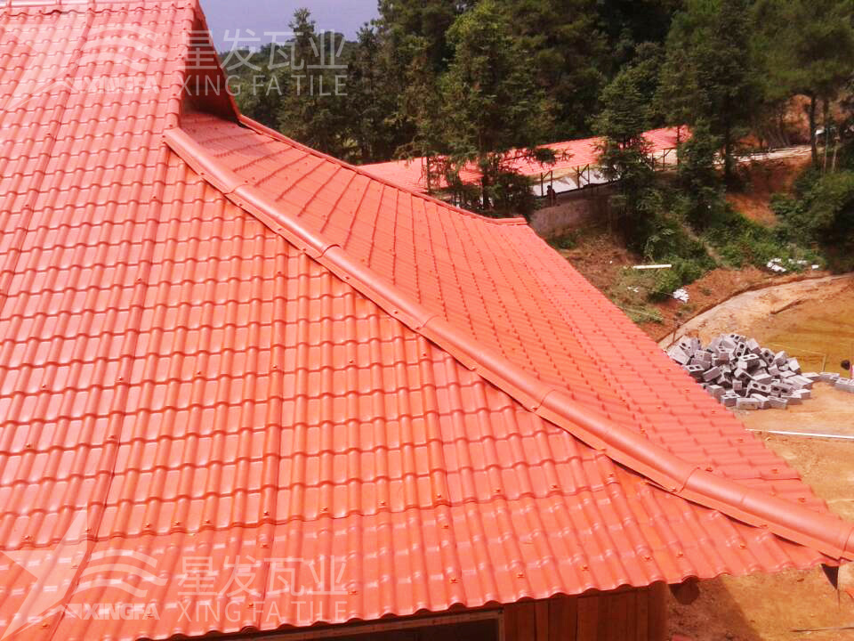 潮濕天氣不是問題！樹脂瓦輕松應對挑戰！